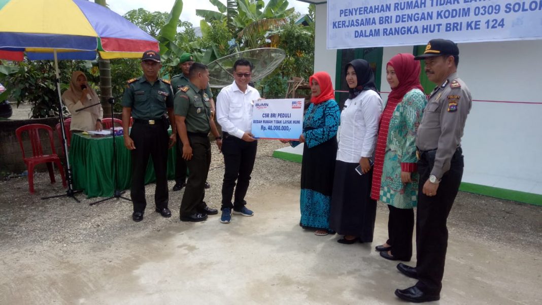 Yulianis Terima Rumah Layak Huni dari BRI dan Kodim 0309 Solok
