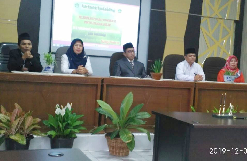 Dua Penyuluh Agama Bukittinggi Dilantik Kakankemenag 2 023 bkt b