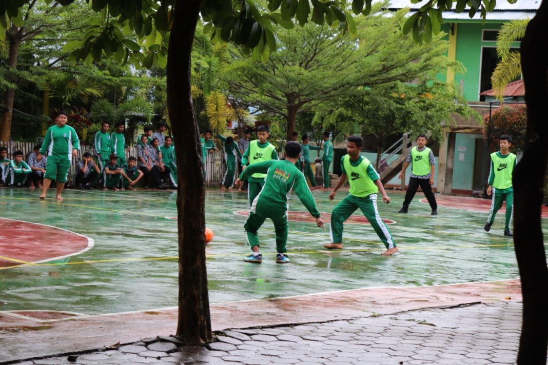 Gerimis Tak Surutkan Semangat Siswa MAN 2 Solok Gelar Class Metting