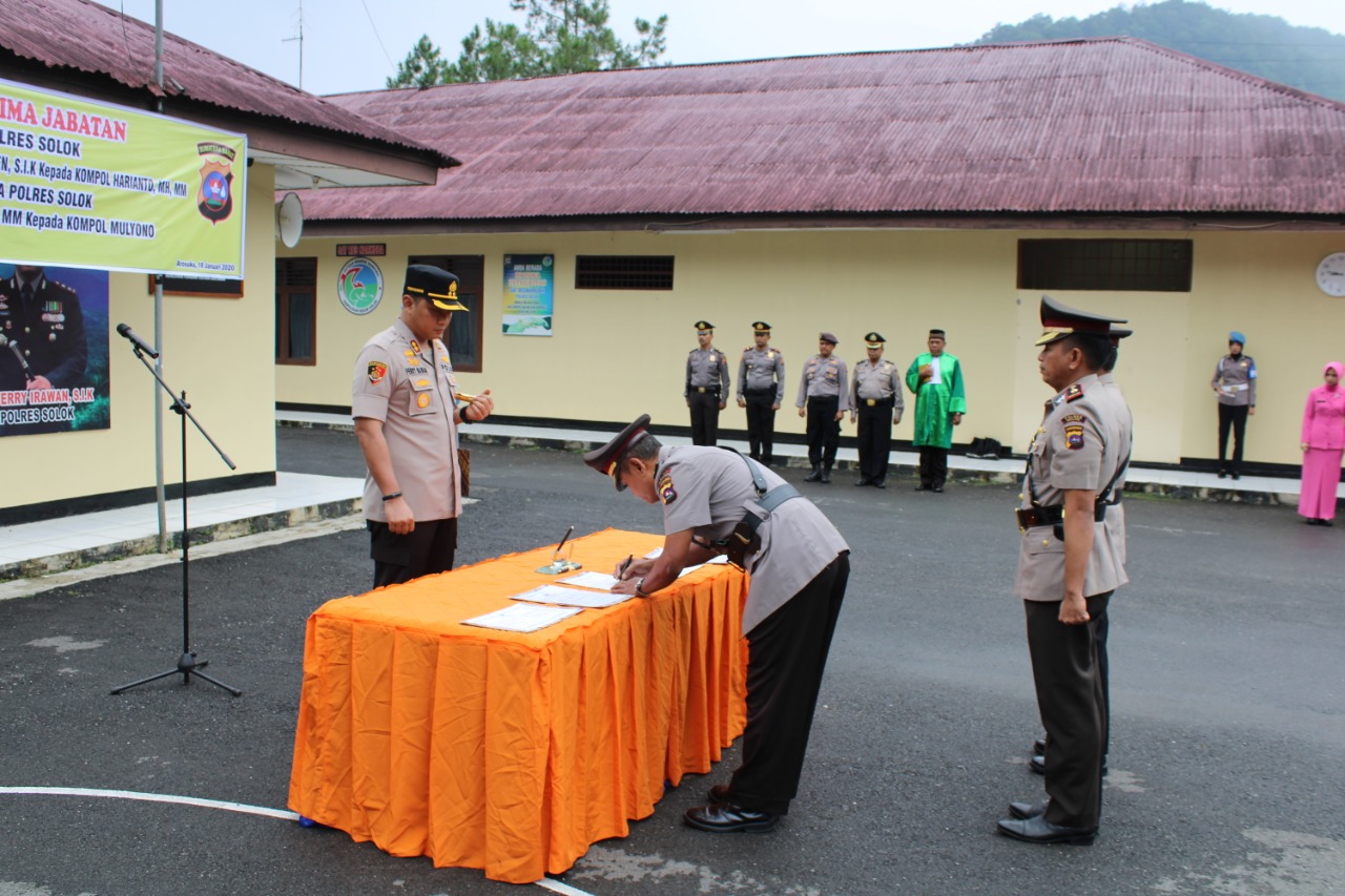 Kompol Harianto Jabat Wakapolres Solok 2 0159 polres c