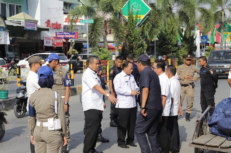 Tanggapi Keluhan Pedagang, Reiner Masuk ke Pasar Raya Solok 1