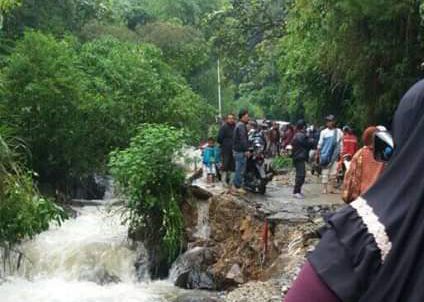 Jalan Sipadiah Tergerus Batang Gumanti, Arus Lalin Buka Tutup 2 0145 sipadiah b