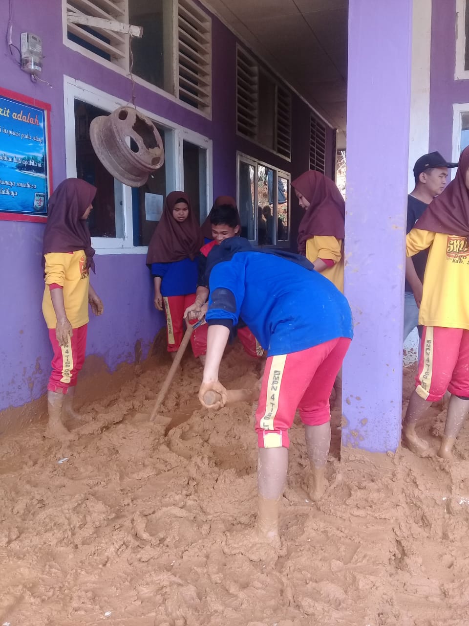 Menjelang Pra Ujian Nasional, Longsor Hantam SMPN 4 Tigo Lurah 3 0173 tigo lurah a