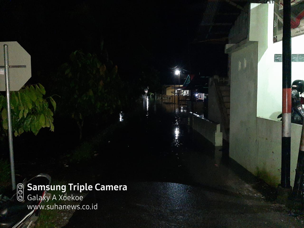 Di Salayo Banjir, di Tanjung Bingkung Air Genangi Jalan Lintas Sumatera 1