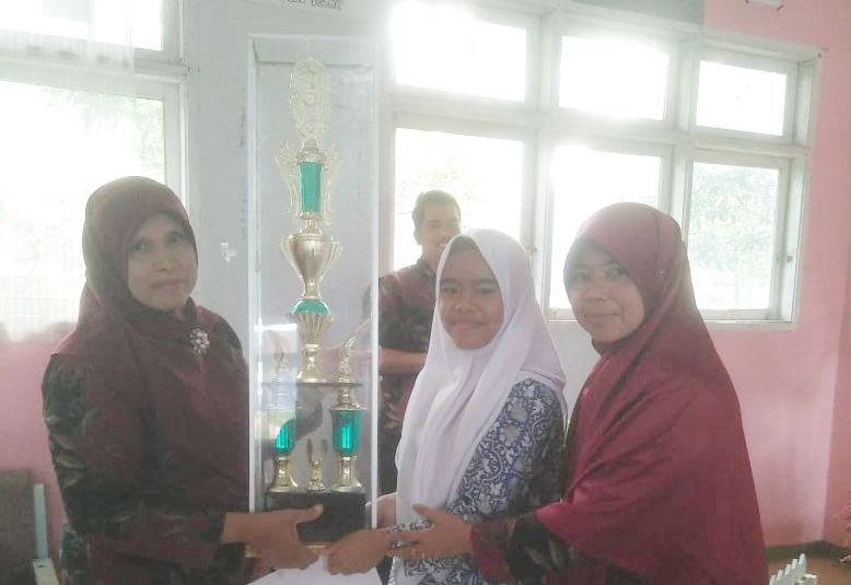 Fadilla Khusriana Azri dari SMPN 4 Kubung Juara Kompetisi Sains Matematika 2020 1