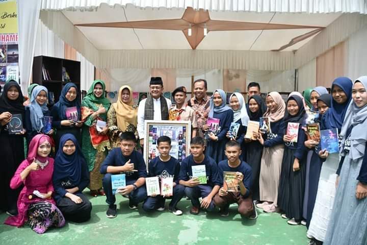 Gelar Spensaba Talent Contest, SMPN 1 Banuhampu Launching 33 Buku 2