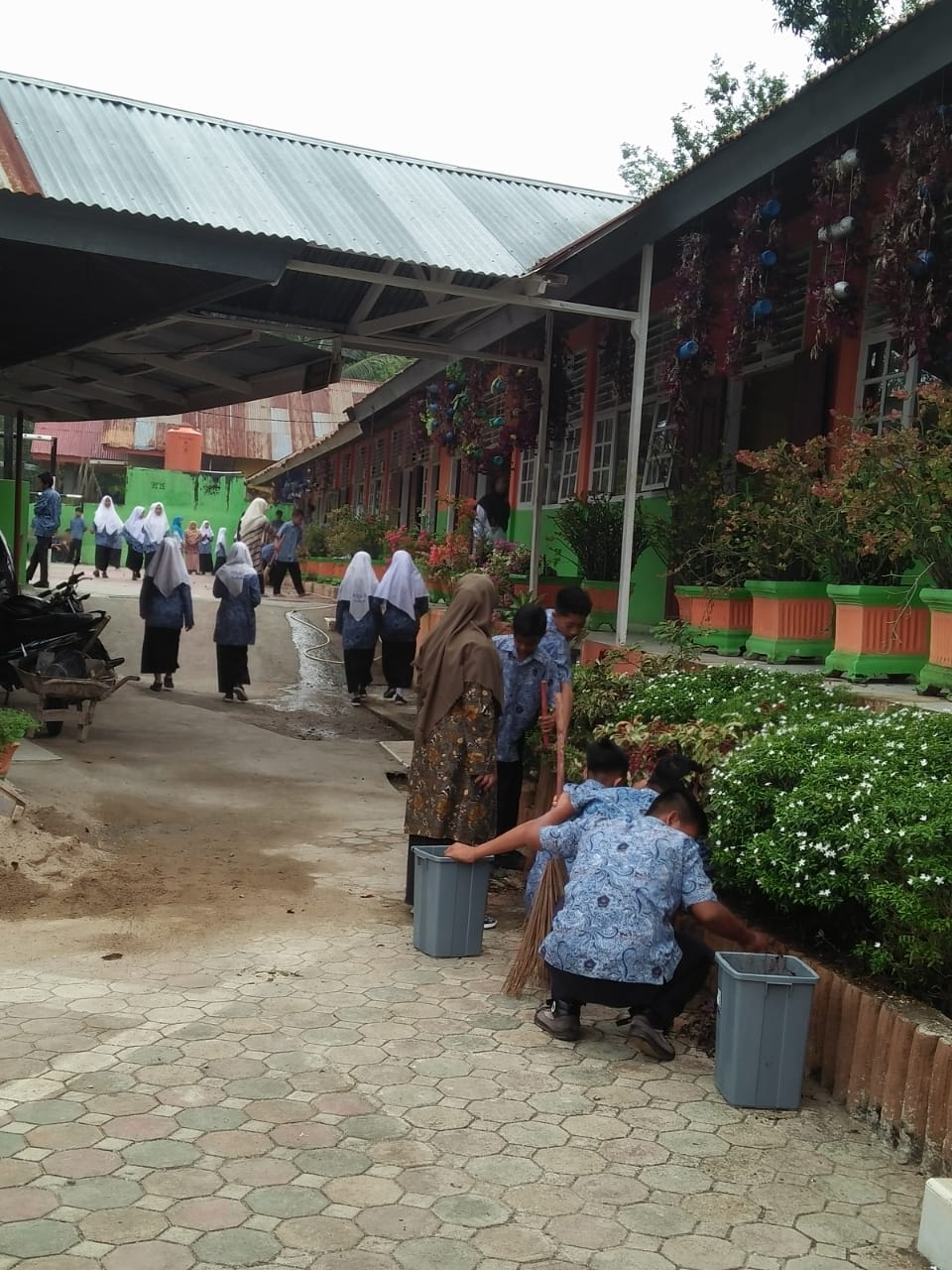 Jajaran Kemenag Kab. Solok Gelar Gotong Royong Serentak 2