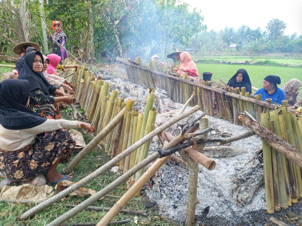 Malamang, Merekat Kebersamaan Mempertahakan Budaya di Nagari Gauang 1