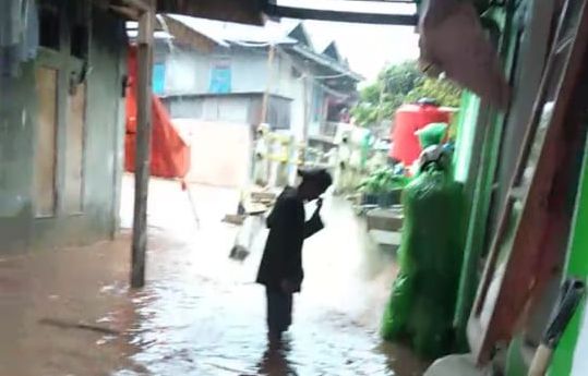Banjir Landa Pasar Talang Babungo di Hari Balai 3 0313 tlb b