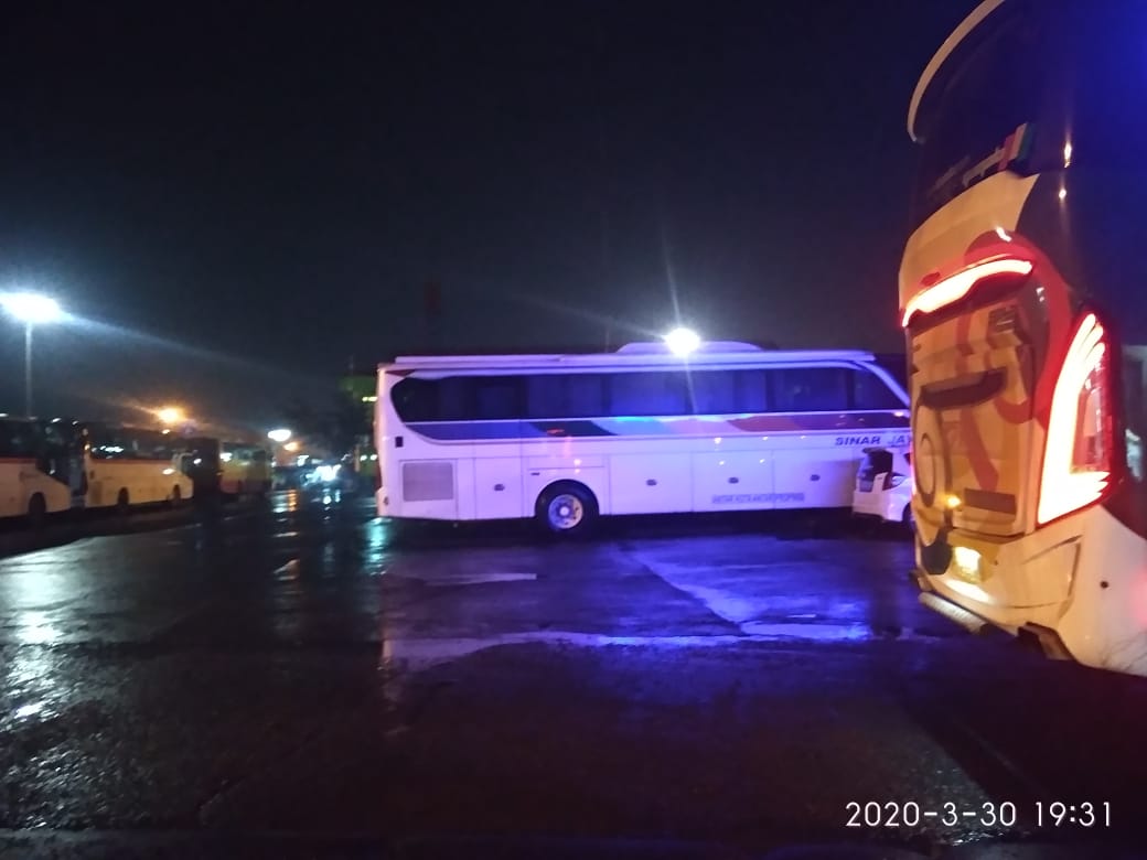 Bus Sumbar Pulang Kosong, Patuhi Keputusan Dishub Jakarta 2 bus sumbar