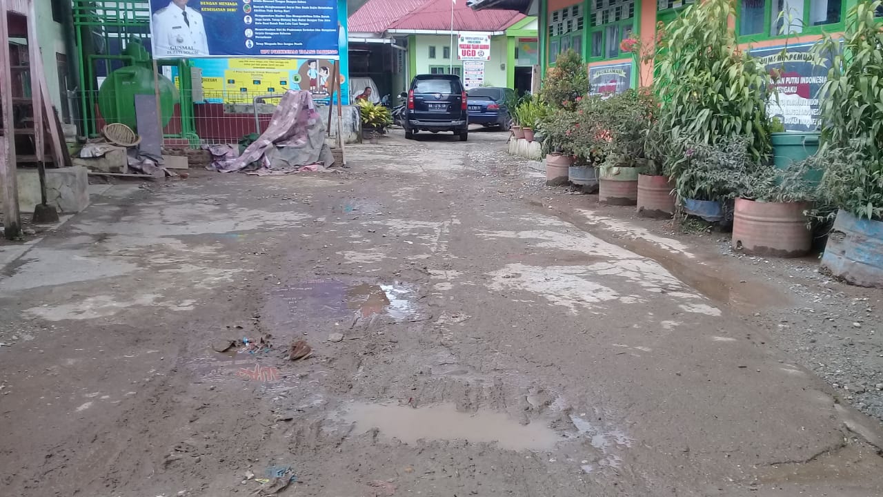 Mobil Damkar Bersihkan Material Banjir Talang Babungo 1