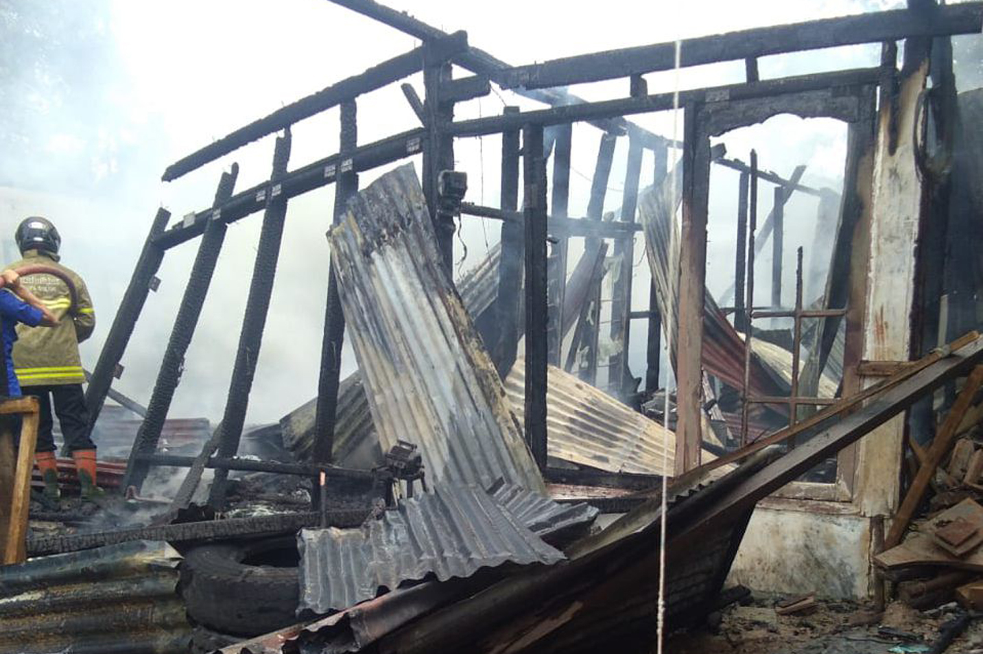 Kerugian Lebih Seratus Juta, 2 Motor Ikut Ludes Terbakar 3 lebih