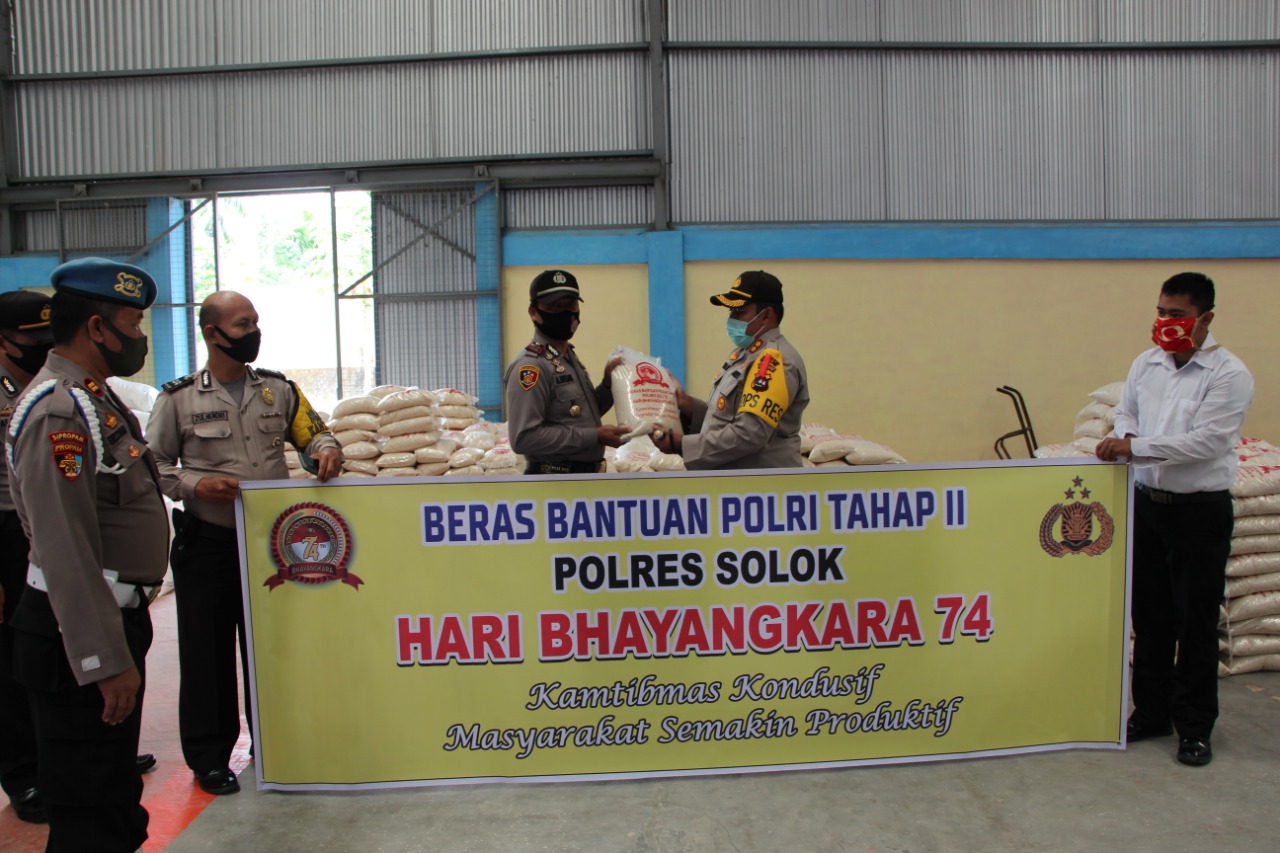 Tinjau Gudang Bulog, Polres Solok Segera Salurkan Bantuan Tahap 2 2 bulog