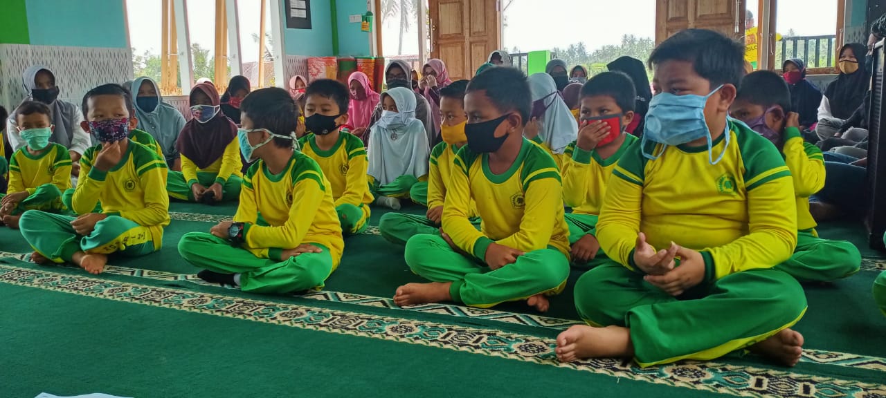 Dirumahkan, Siswa MIN 1 Solok Tetap Lanjutkan Hafalan Qur'an 3 rumah