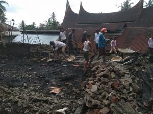 Rumah Yulinar Terbakar, Komunitas Sosial Cupak Himpun Donasi 3 terbakar