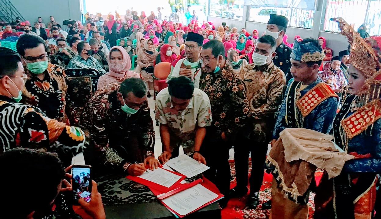 H. Gusmal Kukuhkan Pengurus IMASOL Pekanbaru 2 022 bup pkbr b