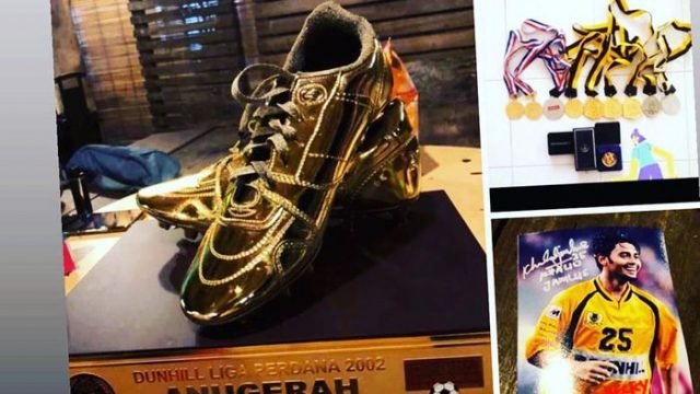 034 sepatu emas emas