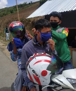 Terapkan Prokes, Pokdarwis Danau Talang Sediakan Masker 2 terapkan