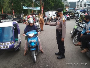 Kapolsekta Solok Ajak Pengunjung Pasarraya Tegakan Protokol Kesehatan 4 kapolsekta
