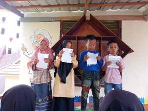 Mahasiswa KKN UIN IB Gerakan Gemar Membaca di Kampus Nagari Sulit Air 3 gemar
