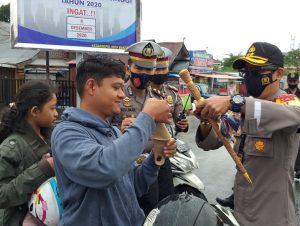 Ajak Masyarakat Gunakan Masker, Kapolres Bukittinggi Pimpin Operasi Yustisi 3 masker