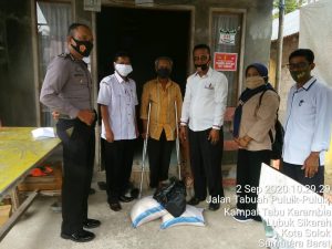 Dinas Sosial Kota Solok Distribusikan Bantuan Pangan Untuk Lansia 2 IMG 20200903 WA0115