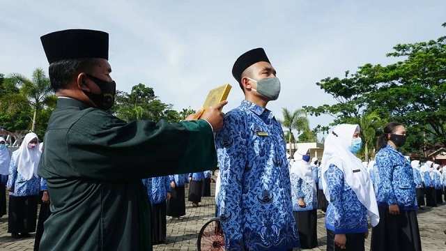 275 ASN Diambil Sumpahnya Oleh PJs Bupati Solok Selatan 2 ambil