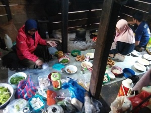 Sehari Bersama Anak Yatim Piatu dan Dhuafa di Kapujan, Tigo Lurah Kab. Solok 6 bersama