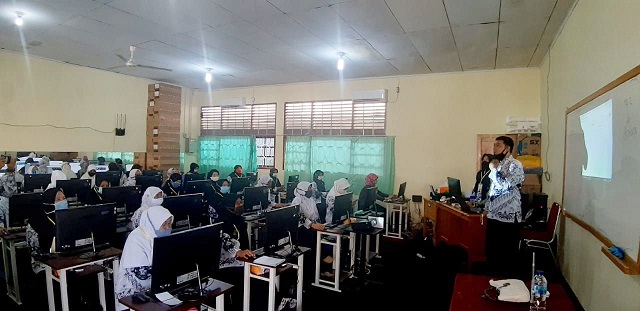 120 Guru Ikuti Diklat Google Aplikasi dari PGRI Kubung