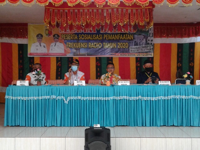 Kominfo Kota Solok Sosialisasikan Pemanfaatan Frekwensi Radio 2 https://id.wikipedia.org/wiki/Kota_Solok