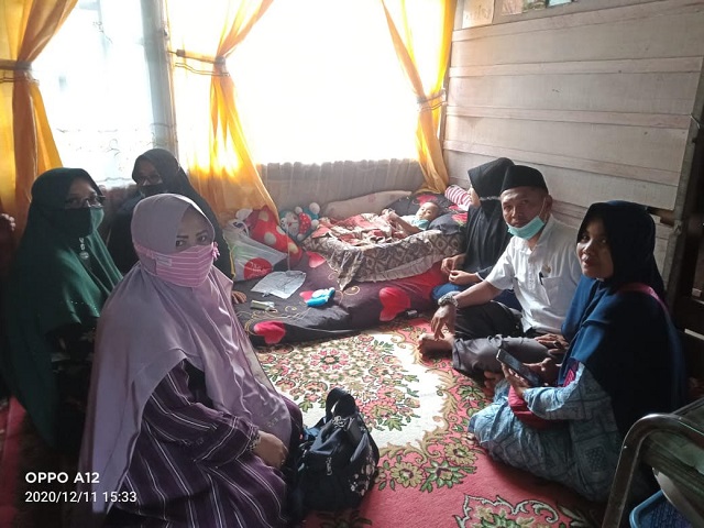 Tim Sosial Jumat Berkah KJB Jannah Bantu Bocah Berkelainan Kelamin 2 so