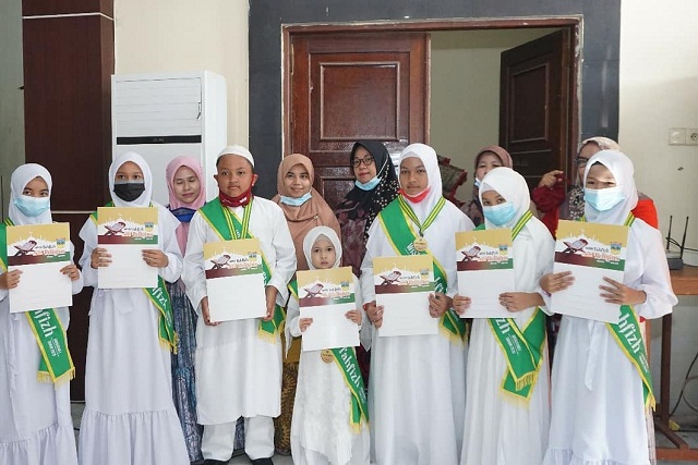 206 Orang Pelajar Solok Selatan IkutiWisuda Tahfidz 2 orang