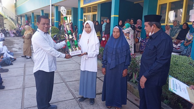 020 ahmad purnama psa sulit air a Ahmad Purnama, Anggota DPRD Kab.Solok Motivasi Siswa Madrasah PSA Sulit Air
