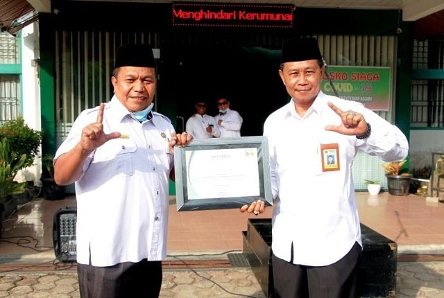 Usai Upacara di Kantor Kemenag, Gusman Piliang Terima Penghargaan dari KPPL 1