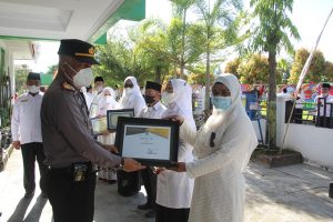 HAB 76, Kemenag Kabupaten Solok Beri Penghargaan Guru dan Kepala Madrasah Tergiat 4 09 hab kab solok e