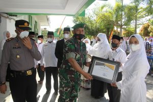 HAB 76, Kemenag Kabupaten Solok Beri Penghargaan Guru dan Kepala Madrasah Tergiat 3 09 hab kab solok g