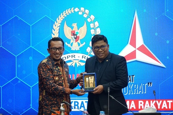 Jadikan Kabupaten Tanah Datar Madani, Bupati Kunjungi DPR RI 2 tanah