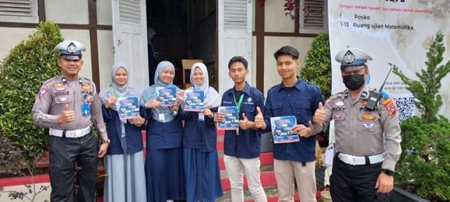 Satlantas Polres Padang Panjang Edukasi Tertib Lalin di SMPN 5