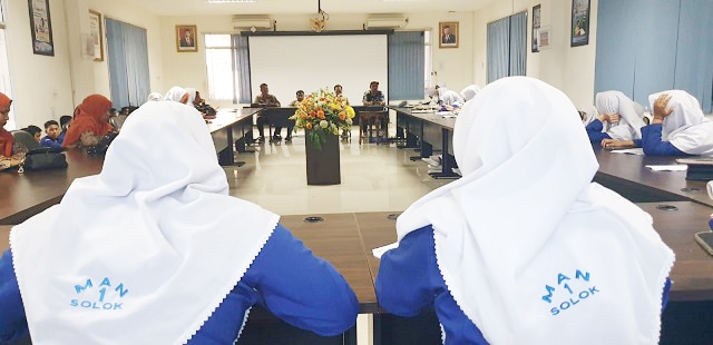 0132 man 1 solok pk Kenali Jurnalistik, Siswa MAN 1 Solok PK Kunjungi Graha Pena Padang Ekspress
