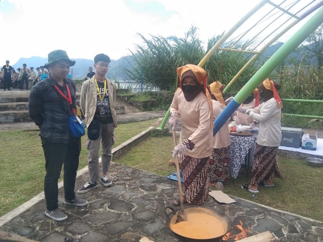 Randang Pakis dan Pensi Khas Maninjau Dipelajari Mahasiswa UGM 1 pensi