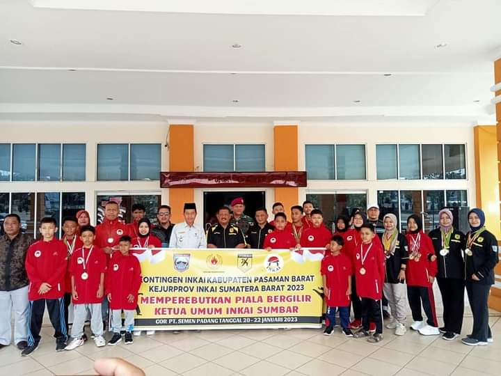 22 Karateka Pasbar Dilepas Wabup Risnawanto Ikuti Kejurprov INKAI Sumbar 2023