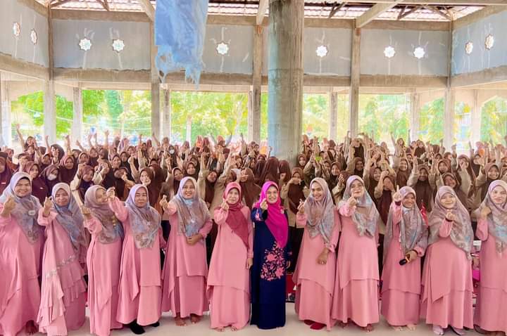 Ketua P2TP2A Sosialisasi Pencegahan Kekerasan Terhadap Perempuan dan Anak di SMAN 2 Pasaman 2 ketua