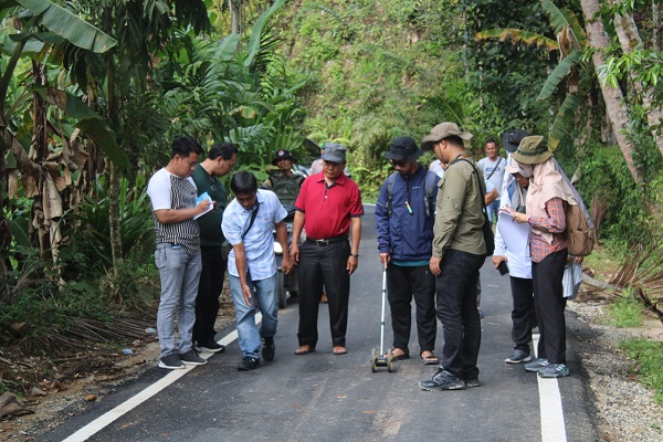 Penyelesaian Jalan Paninjauan-Kuncir Dilaporkan Terlambat, Bupati Solok Turunkan Tim Monev 1 jalan
