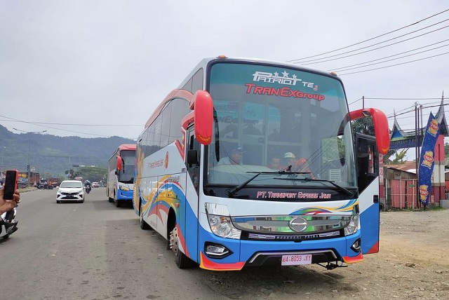 018 tranex kudo a Bus Transport Express Kudo Gadang Segera Melintas Pariaman - Jakarta