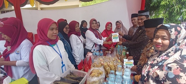 Kakan Kemenag Kampanyekan Sertifikasi Produk Halal di Bazar 110 Tahun Kabupaten Solok 1