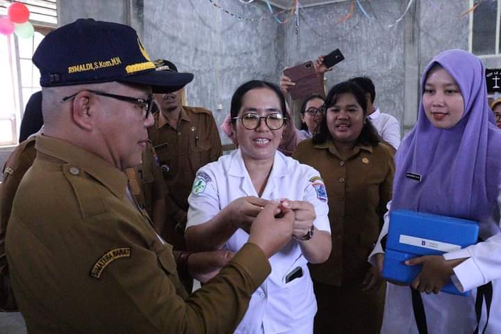 Desa Sioban Tuan Rumah Pencanangan Imunisasi Polio Secara Masal di Mentawai