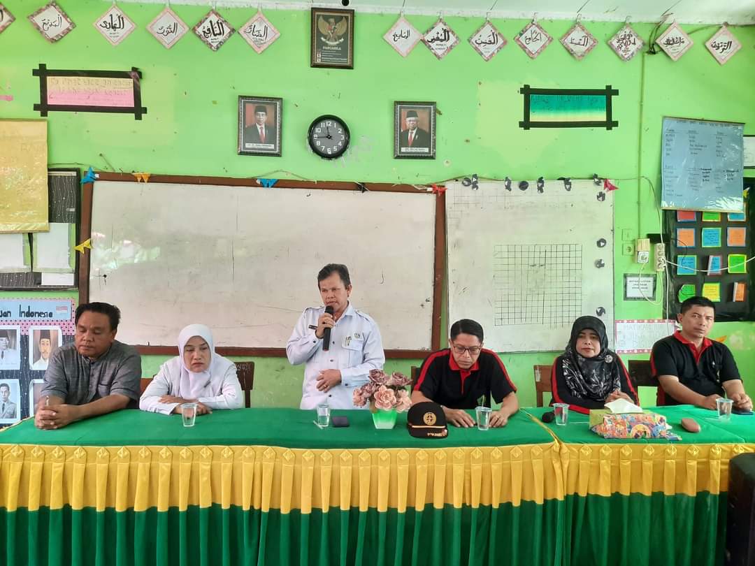 Azmi, Kaur Tata Usaha MTsN 1 Kota Pariaman Yang Baru