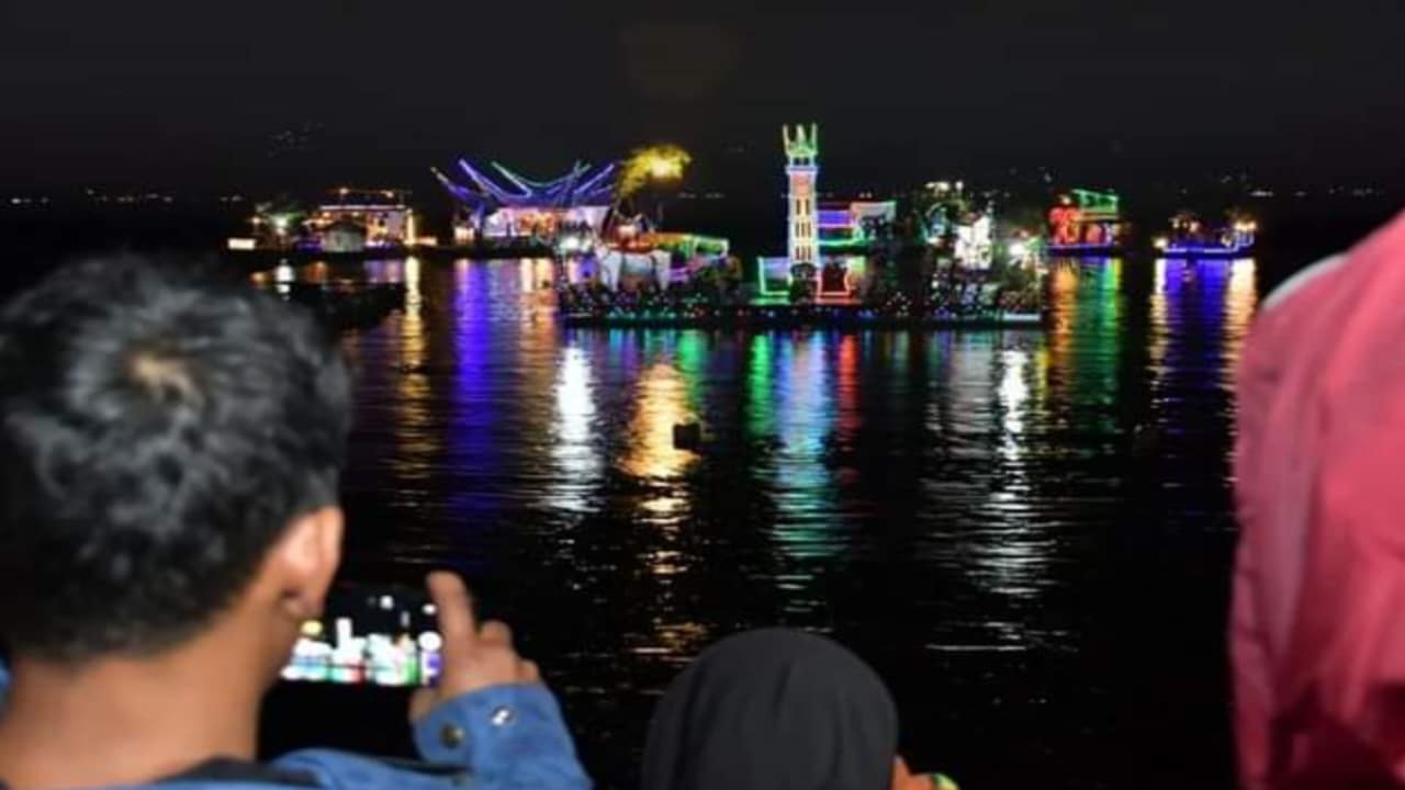 Rakik Hias Warnai Idul Fitri 1444 H di Danau Maninjau