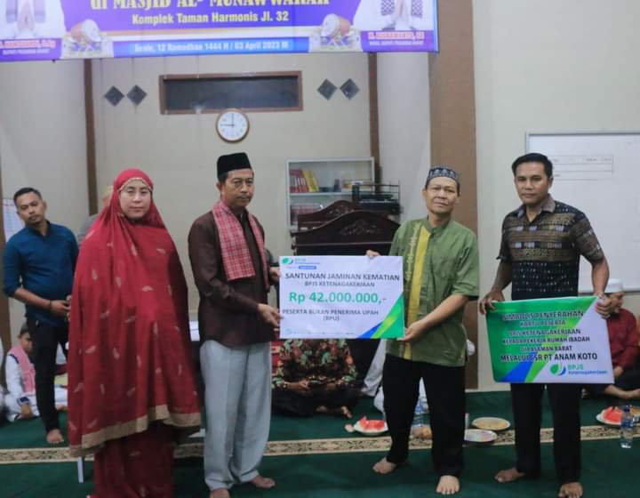 Wabup Risnawanto Apresiasi Jemaah Masjid Al Munawwarah Taman Harmonis