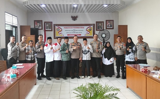 0102 pgri tn datar Kerjasama dengan Polres Tanah Datar, PGRI Libatkan LKBH dan DKGI